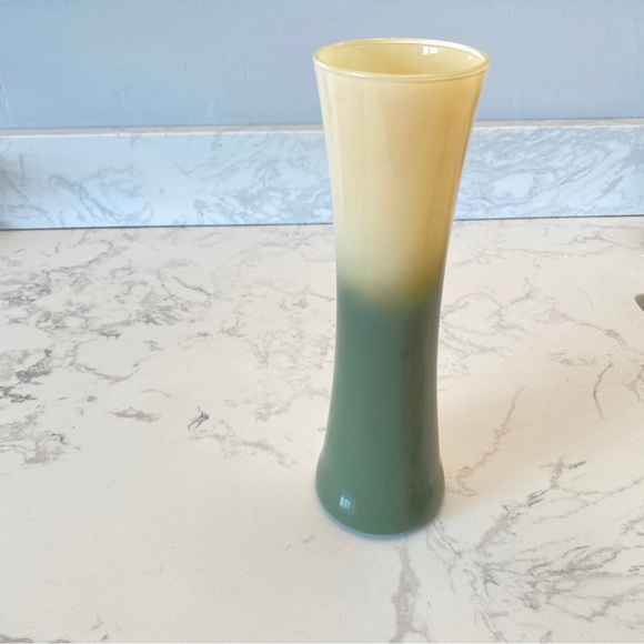 Vintage Libbey cream to grey-green Ombre Bud Vase 7.25 inches, glass - Picture 1 of 7
